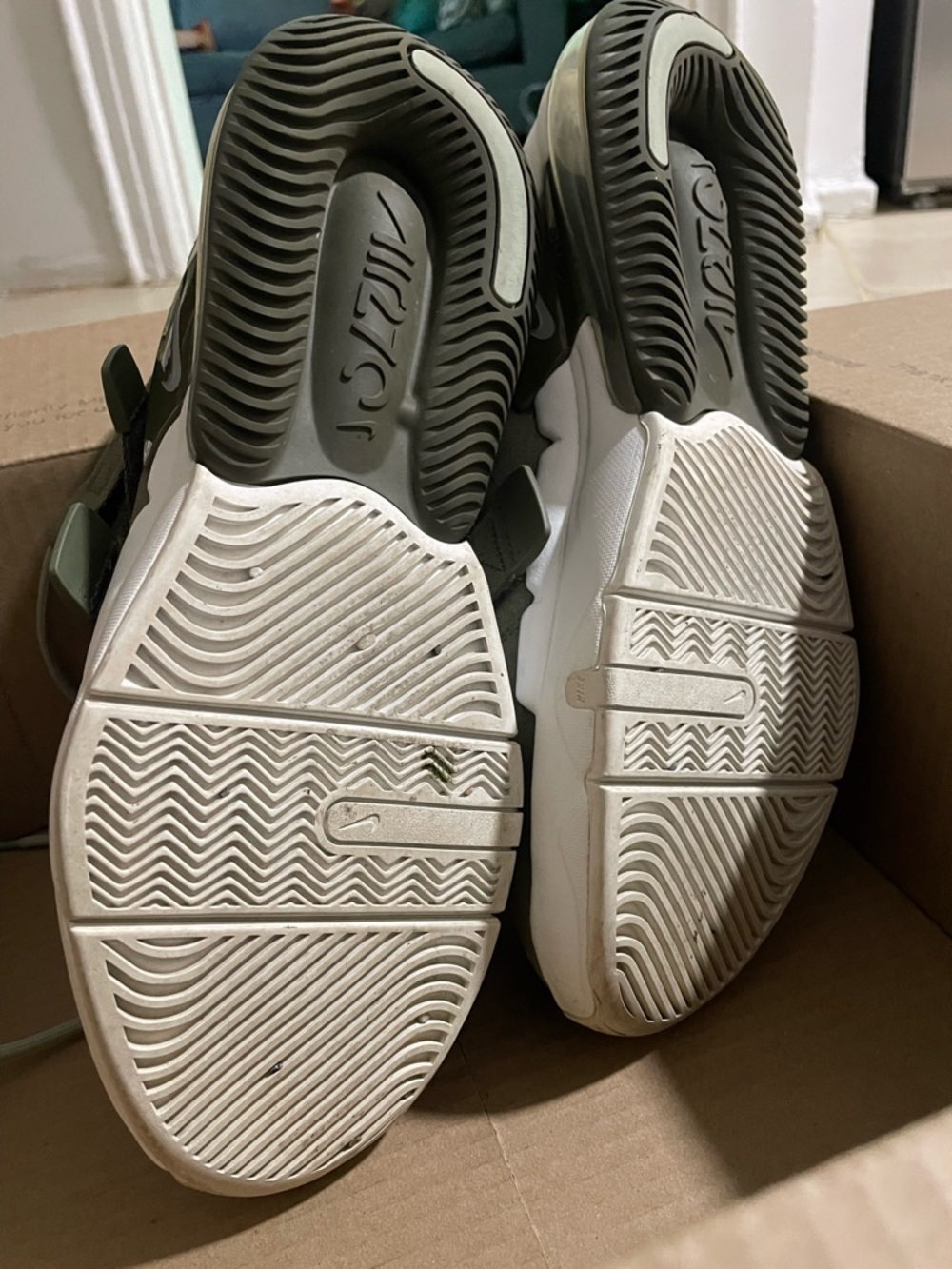 Nike Air Edge 270 Men's Sneakers in Light Gray and Olive - Picture 8 of 9